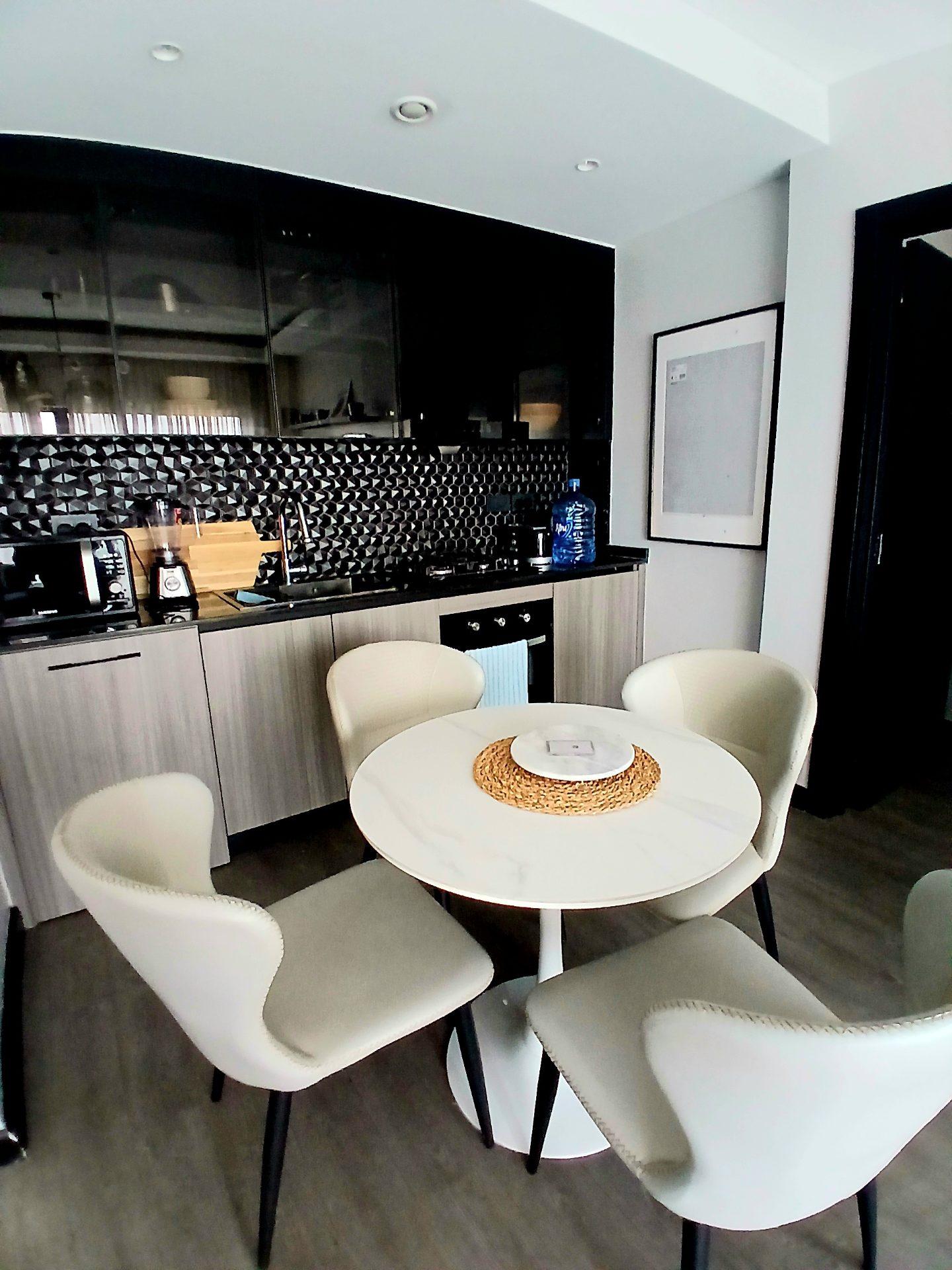 Escada Apartments – photo 7